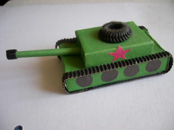 조국의 수호자의 날에 대한 기이 한 일 : 탱크